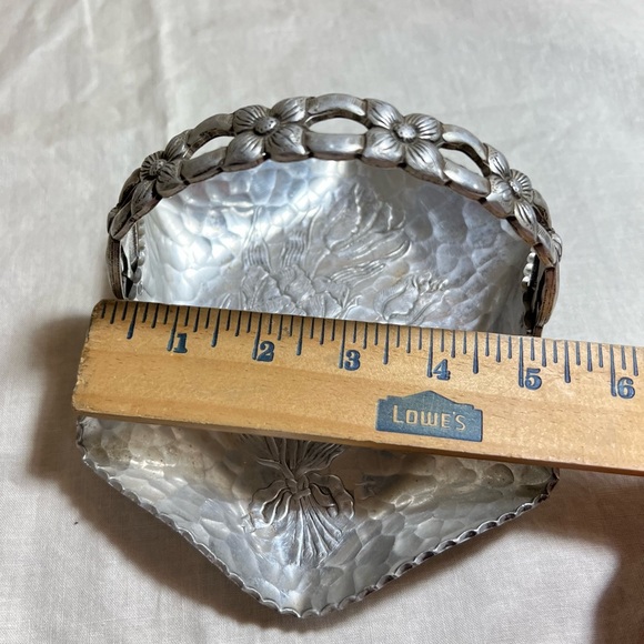 Vintage Hand Wrought Creations tray & basket w/ flower etching Rodney Kent 50’s - Picture 17 of 17